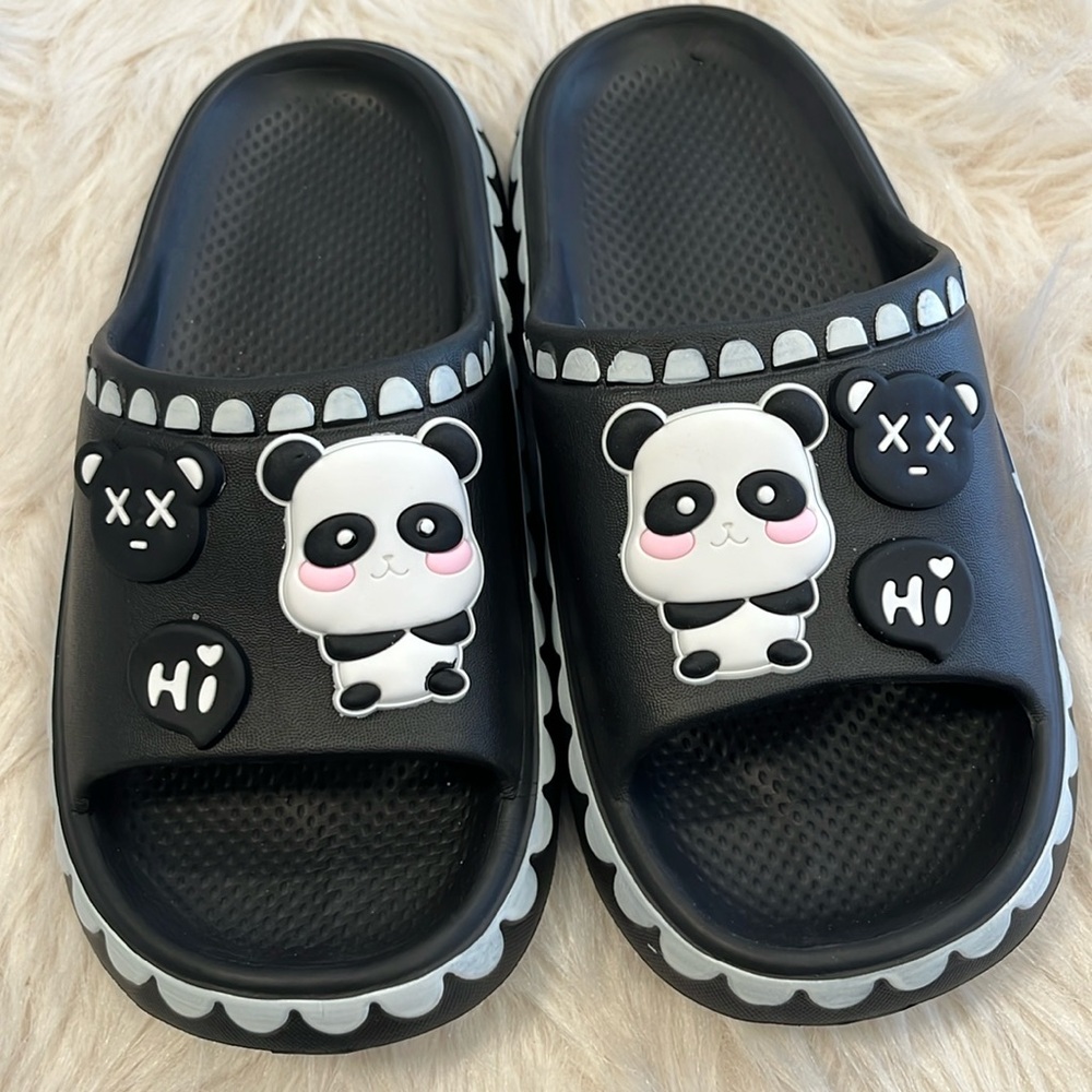 Panda slides/slipper sandal. Black. Women/kids
